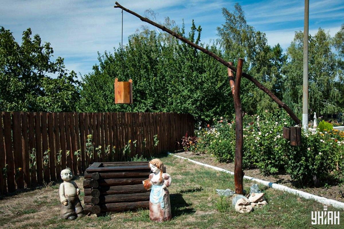 Cercate il prima possibile il gatto sull'illusione ottica / collage Moje